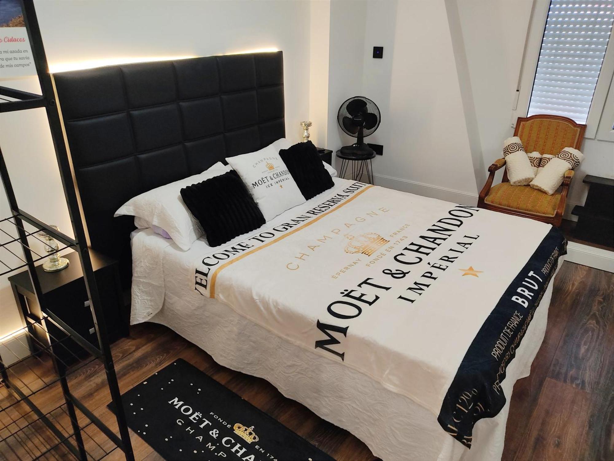 Gran Reserva Suites Centro Alojamiento Entero ログローニョ エクステリア 写真